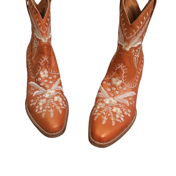 Dingo Cowboy Boots Ankle Floral Embroidered Heeled Boots 7.5 Western Country - Picture 2 of 7